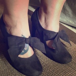 Brown, suede, heels with bow